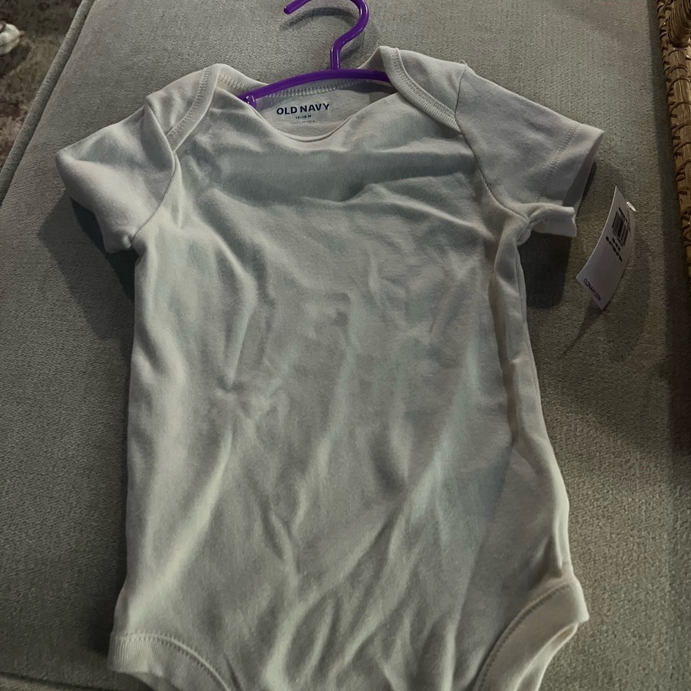 Old Navy 4 piece onesie set bundle - Picture 8 of 8